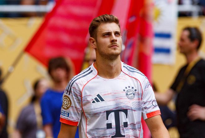  拜仁慕尼黑迎意甲关键赛，集结日门线救险，管理层满意，临场指挥获称赞-九游平台登录入口