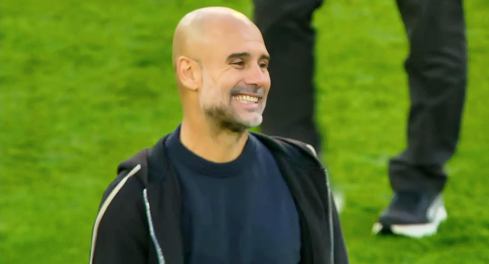 9九游在线登录 -赛地聚焦——荷甲清晨热度飙升，曼城调整名单，态度坚定，资深球员宣示担当的简单介绍